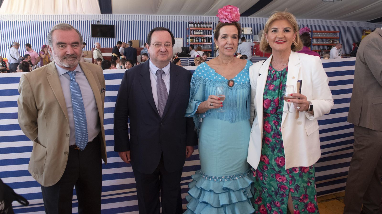 Óscar Cisneros (decano abogados), José Miguel Guillén (abogado), Lola Fernández (letrada de Justicia) y Rocío Marín (directora del Instituto de Medicina Legal), en la caseta de la Policía Nacional.