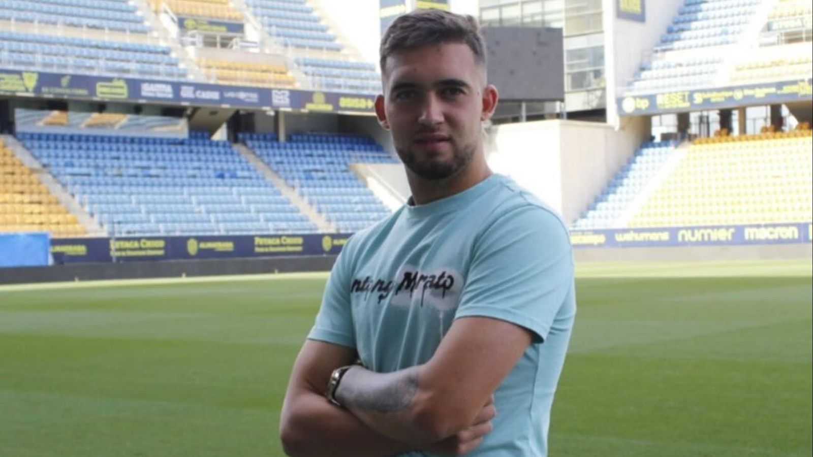 El defensa linense Ismael Martín