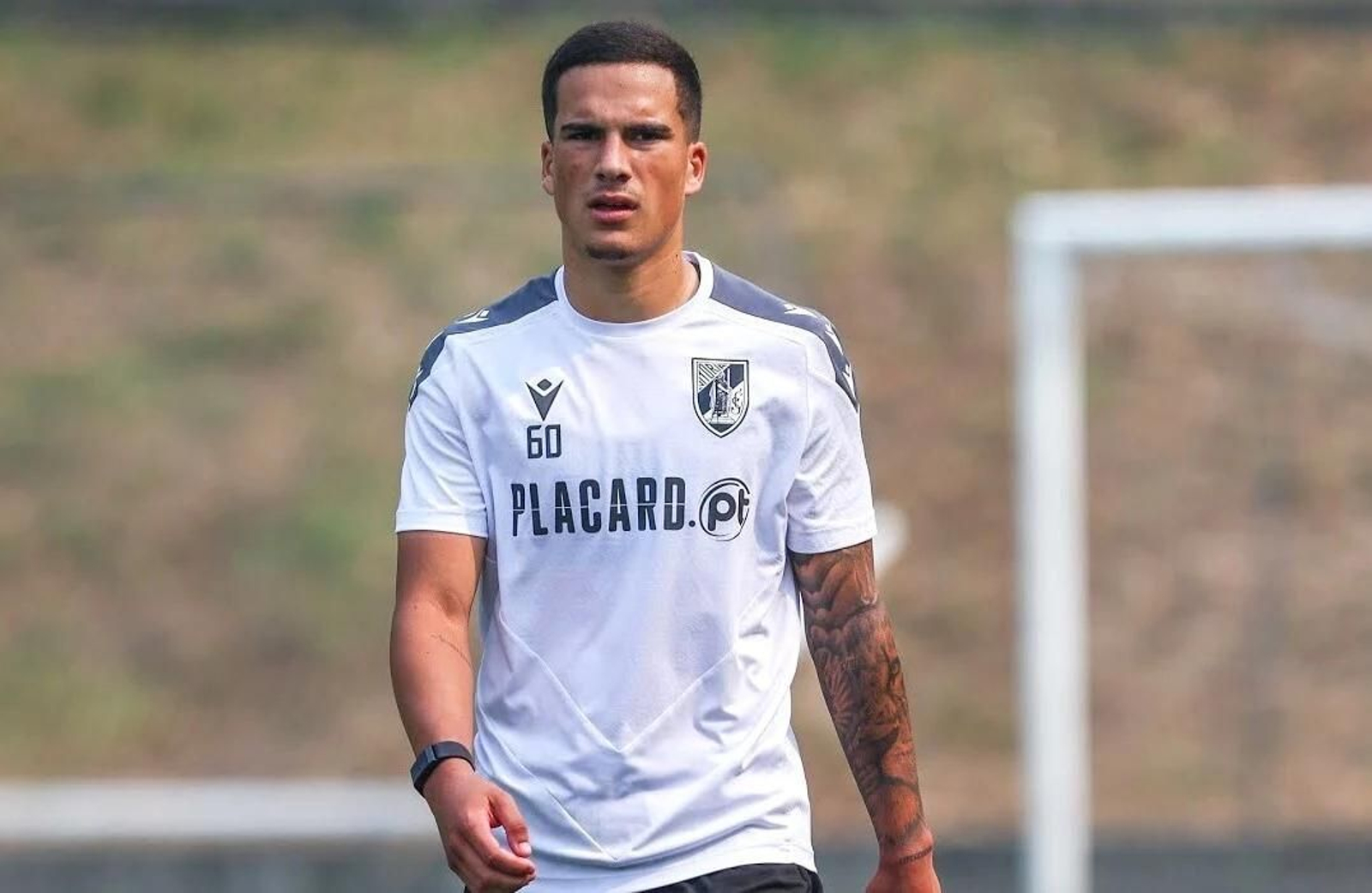 El lateral zurdo portugués Martim Alberto durante un entrenamiento con el Vitoria Guimaraes durante la pasada temporada.