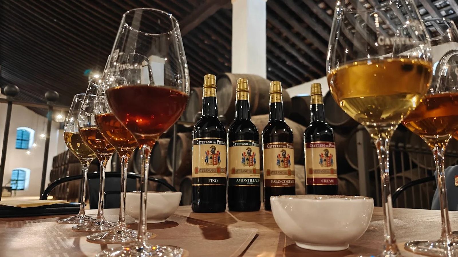 Interior de la Bodega Cayetano del Pino, en plaza Silos, Jerez.