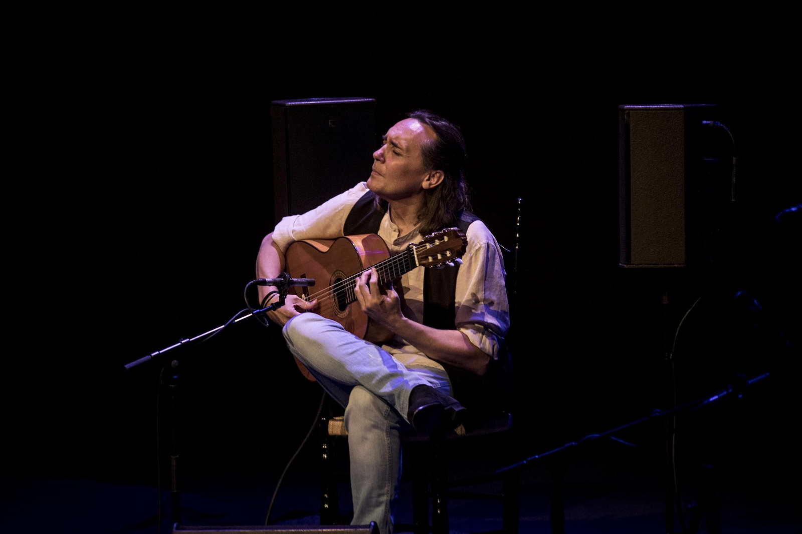 El guitarrista en uno de los momentos del espectáculo
