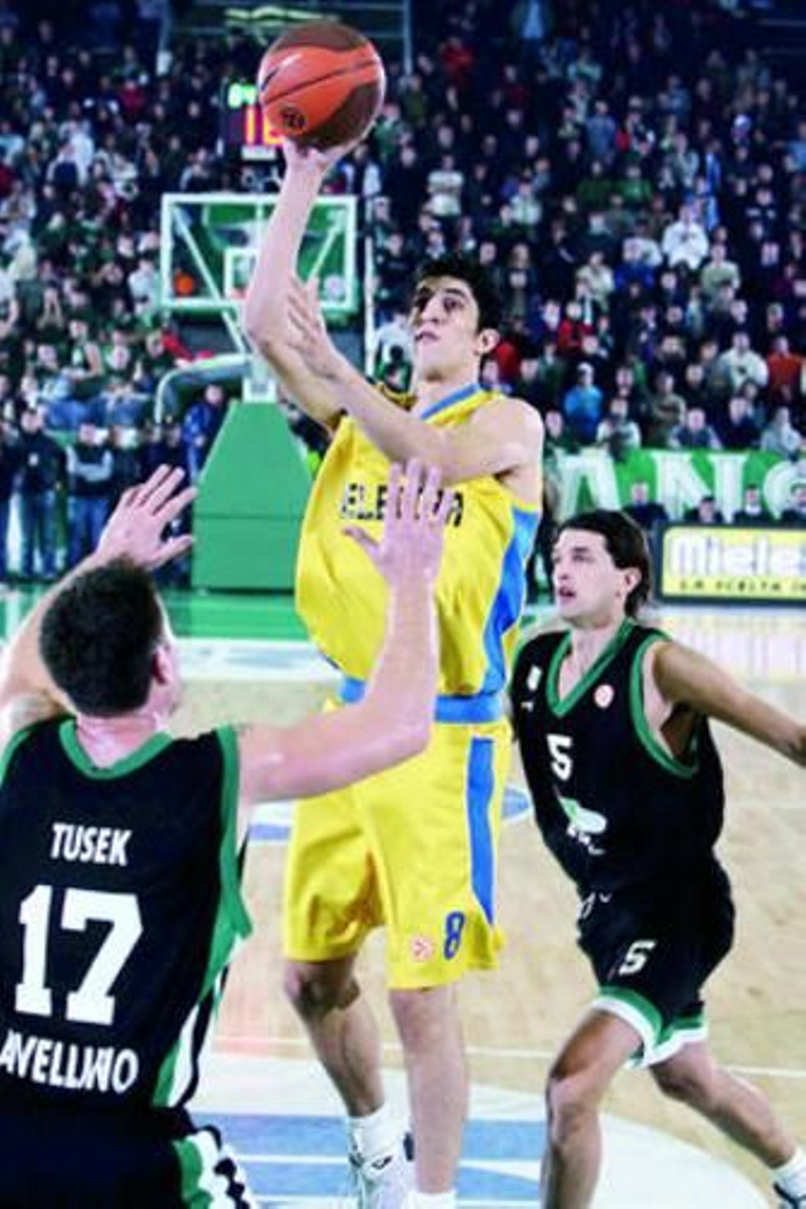 Lior Eliyahu, en un partido ante el Montepaschi.