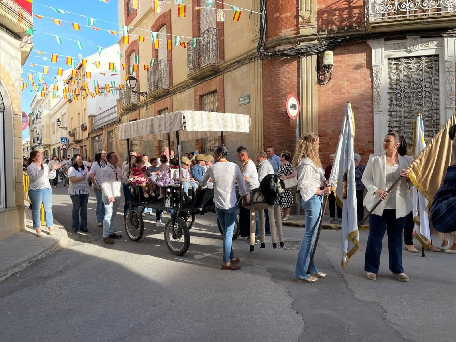 En imágenes: Los más pequeños celebran su romería escolar en Porcuna