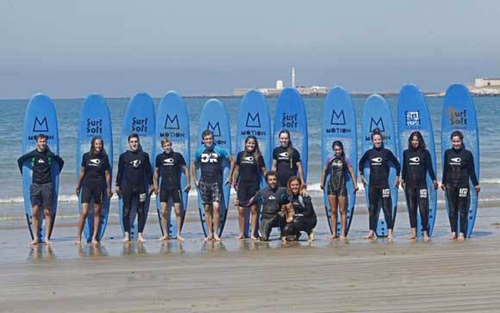 Alumnos de la escuela de surf Hopupu. /Jesús Marín