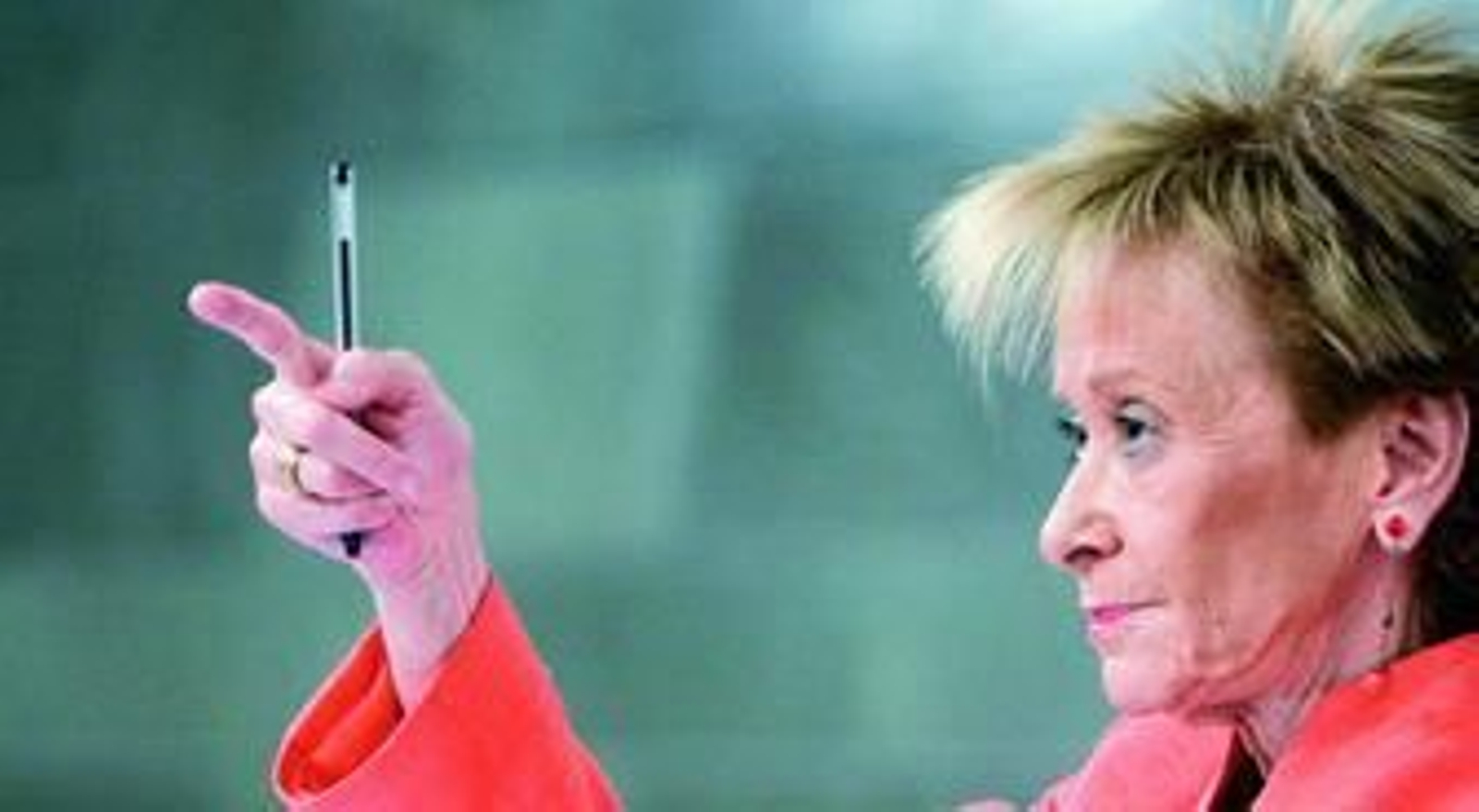 La vicepresidenta María Teresa Fernández de la Vega, ayer, tras el Consejo de Ministros.