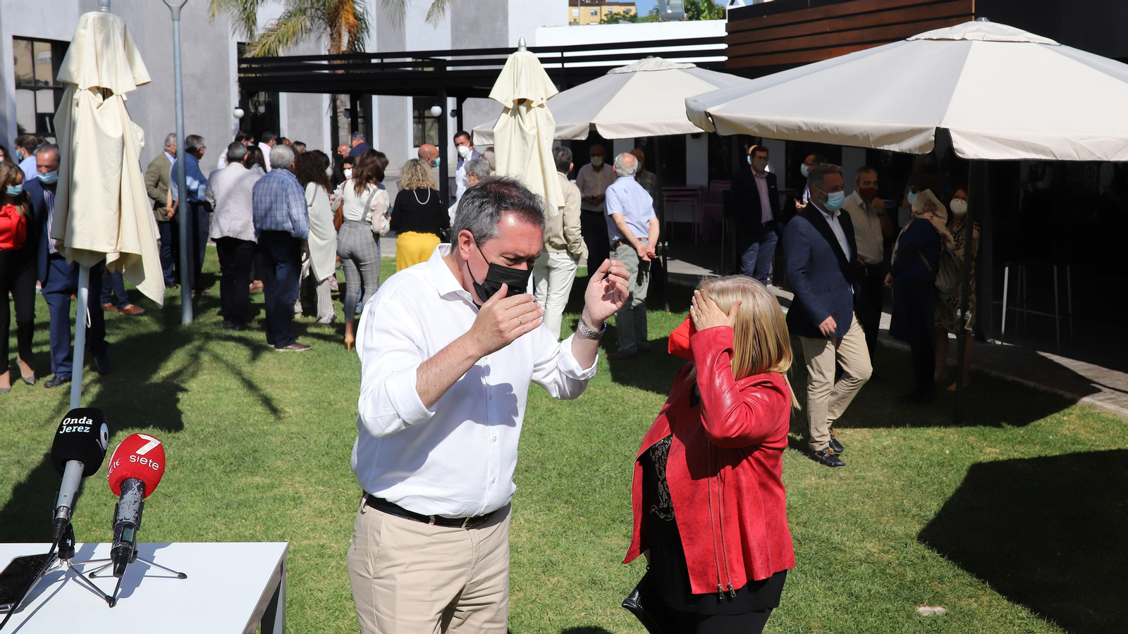 Juan Espadas en Piscinas Jerez