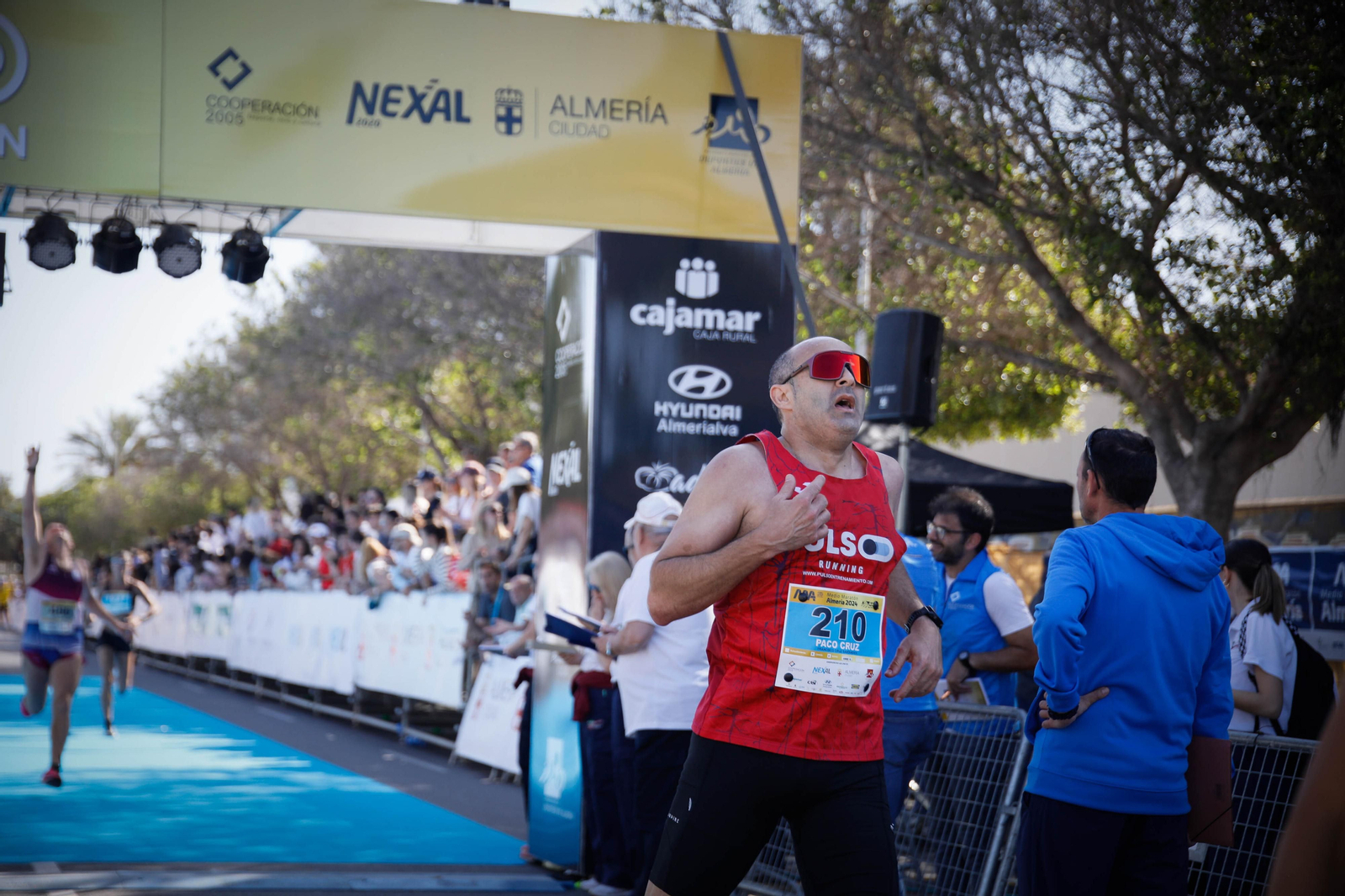 Imágenes de la llegada de la Media maratón Ciudad de Almería