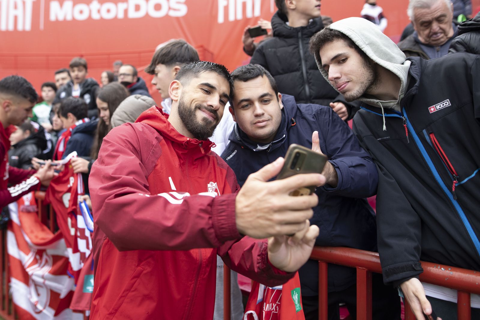 Las mejores imágenes del entrenamiento con público del Granada CF