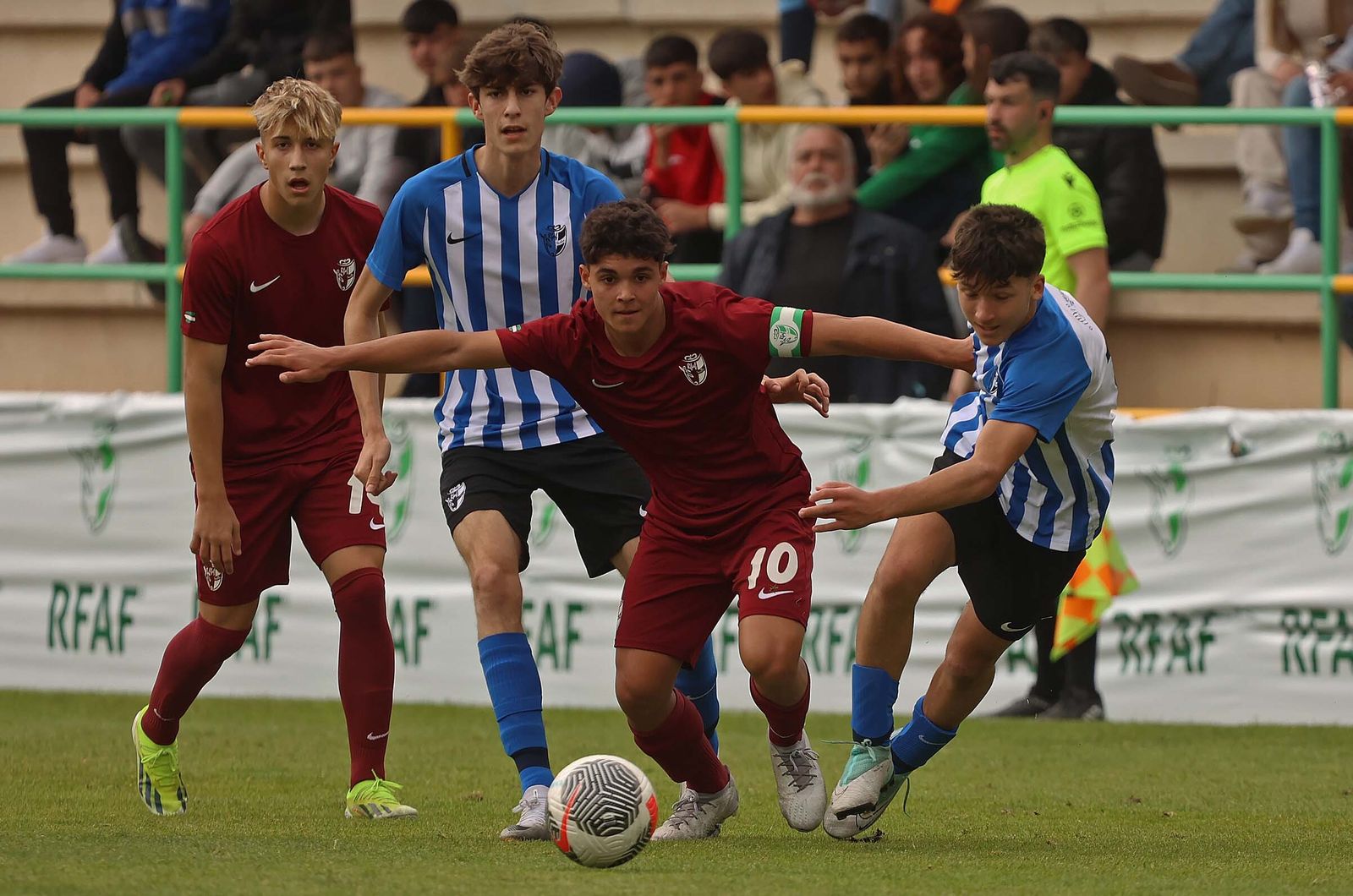 Imágenes de las finales de la Copa Andalucía infantil y cadete de fútbol en Los Barrios