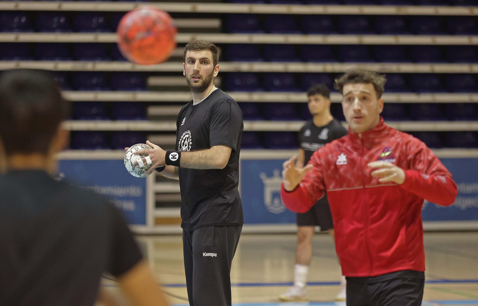 Fotos del entrenamiento del Balonmano Ciudad de Algeciras