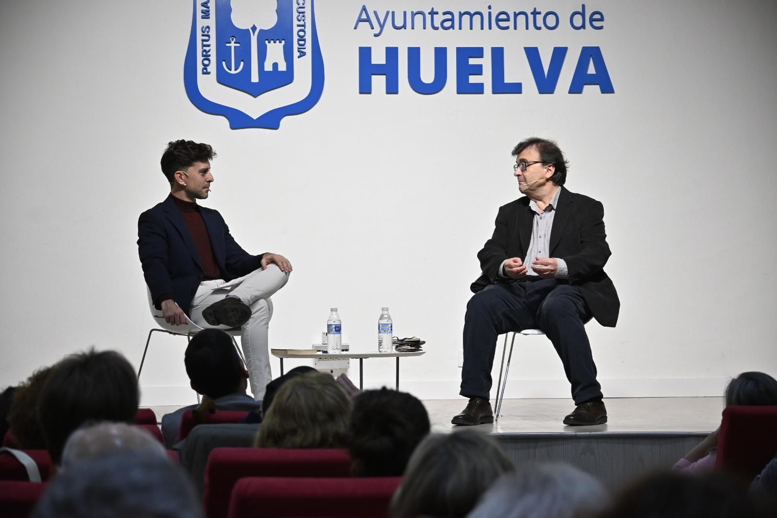 Imágenes del encuentro con el escritor Javier Cercas en Huelva