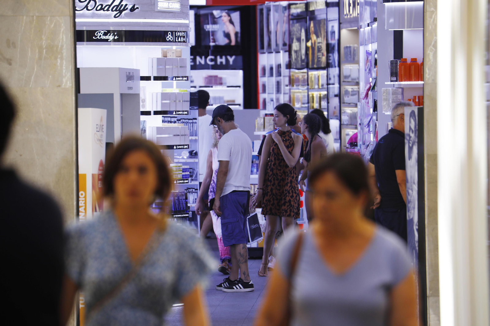 Primer día en Córdoba con las nuevas medidas de ahorro energético, en imágenes