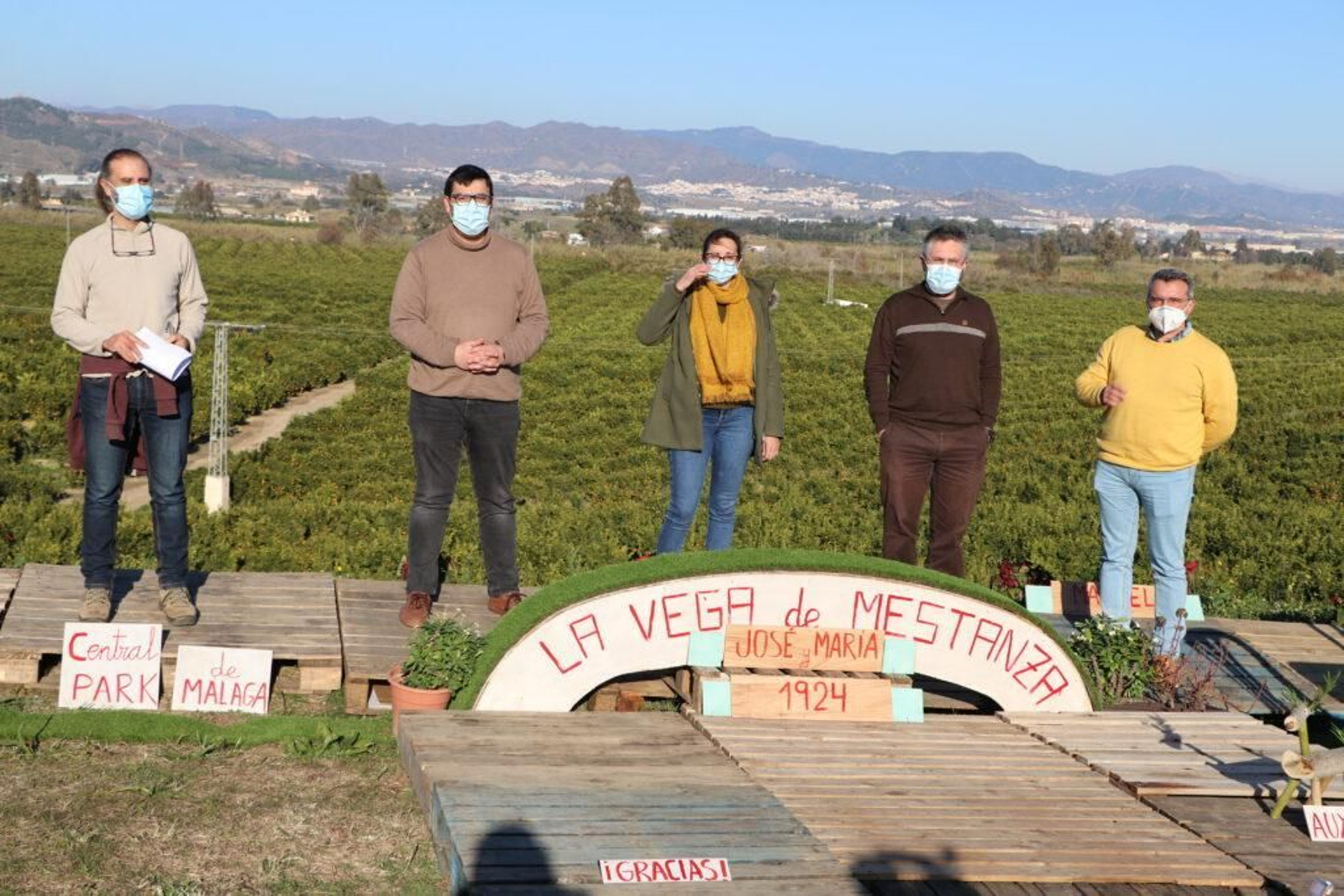 Ahumada, ayer, con representantes de Adelante y vecinos