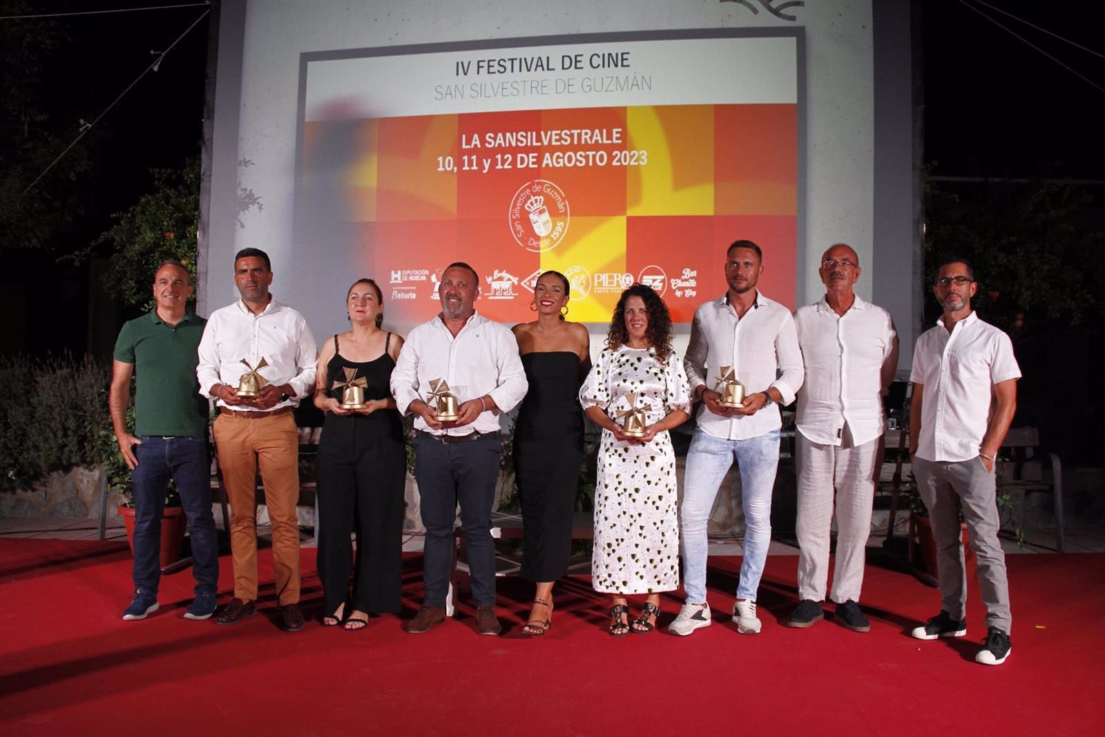 Imagen de los premiados en el festival de cortometrajes 'La Sansilvestrale' del San Silvestre de Guzmán