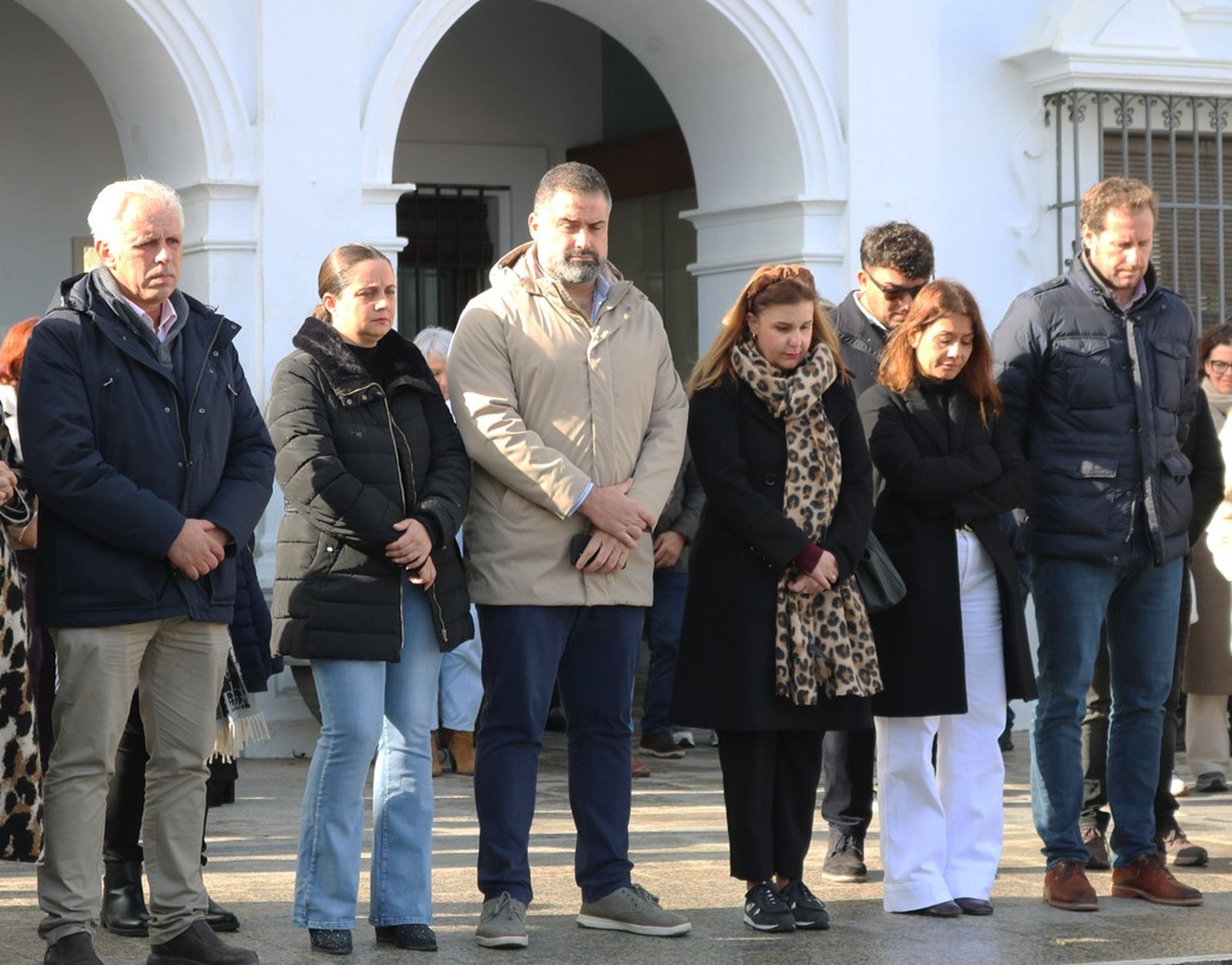 El acto ha estado presidido por el alcalde, manuel Barroso (centro) quien ha estado acompañado por el resto de la corporación municipal