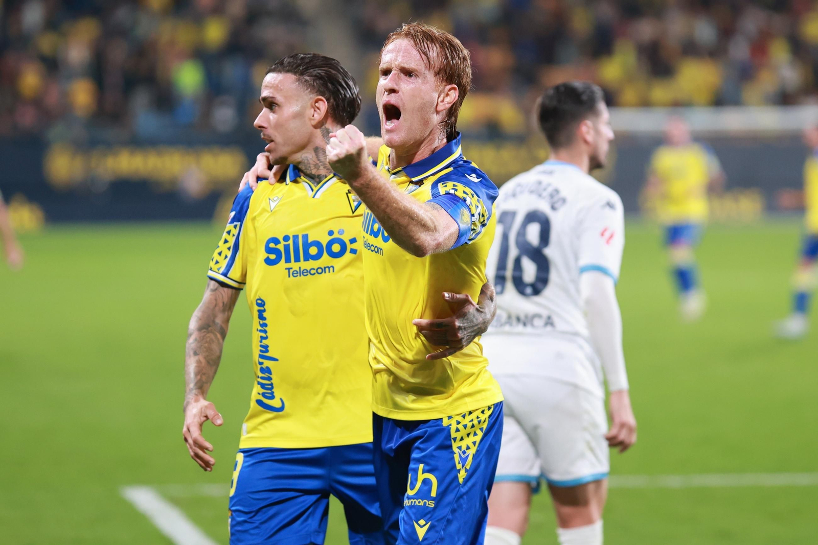 Búscate entre las imágenes del partido de fútbol entre Cádiz CF y Deportivo