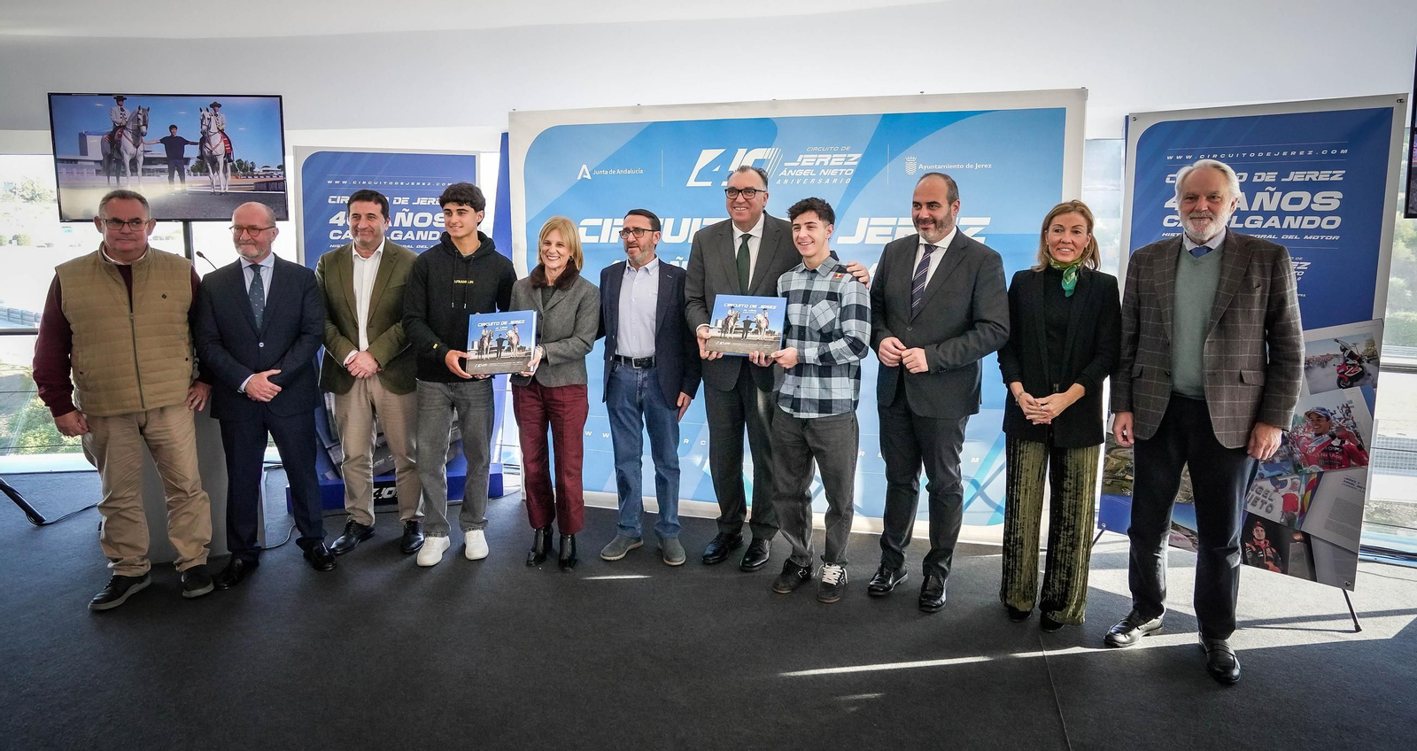 Imágenes de la presentación del libro '40 años Cabalgando' en el Circuito de Jerez
