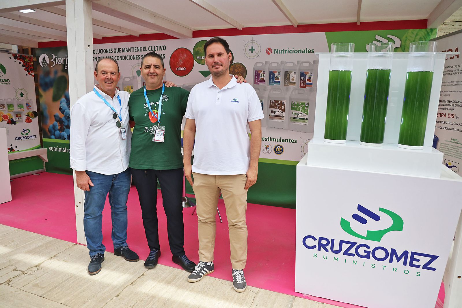 Imágenes del ambiente en el X Congreso de Frutos Rojos de Huelva