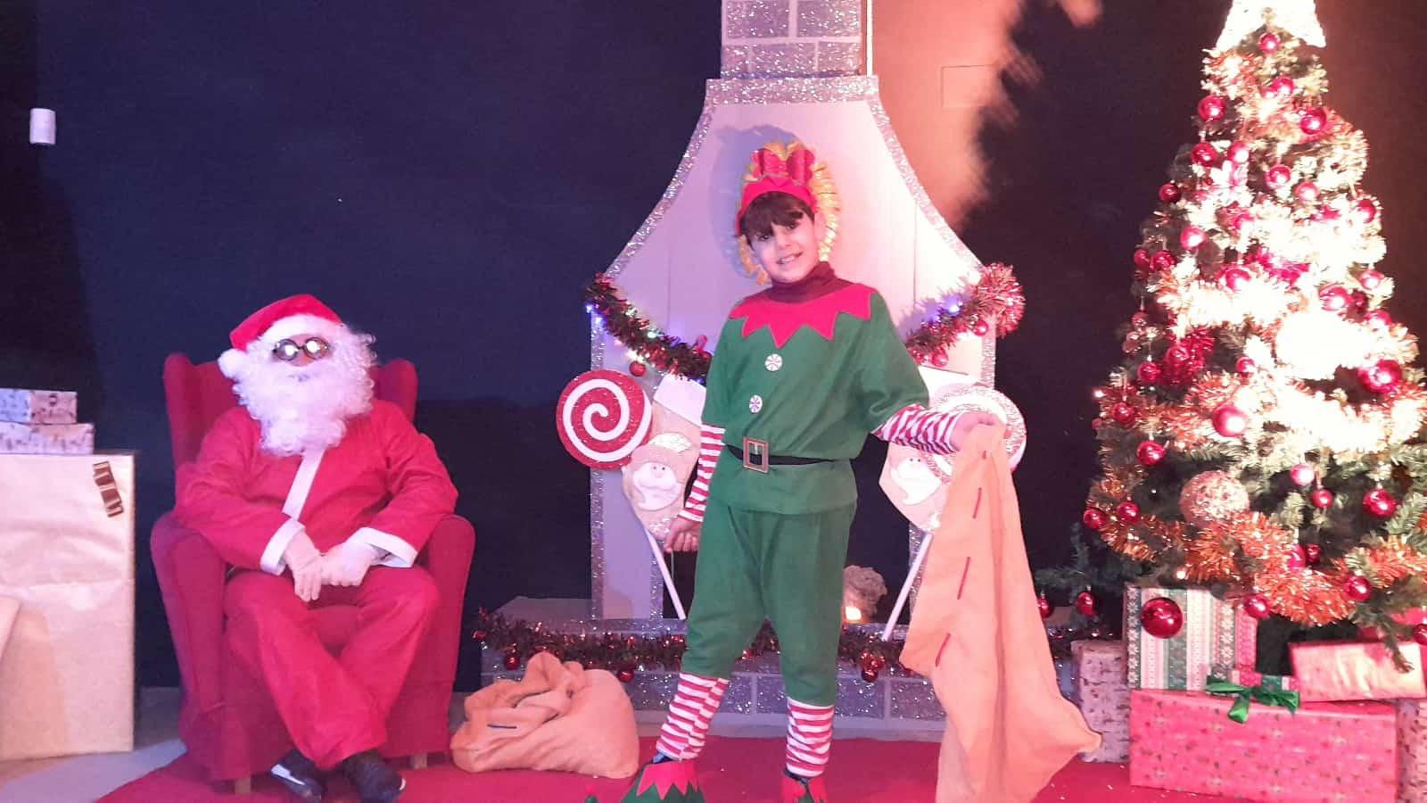 El elfo Goloso, junto a Papá Noel.