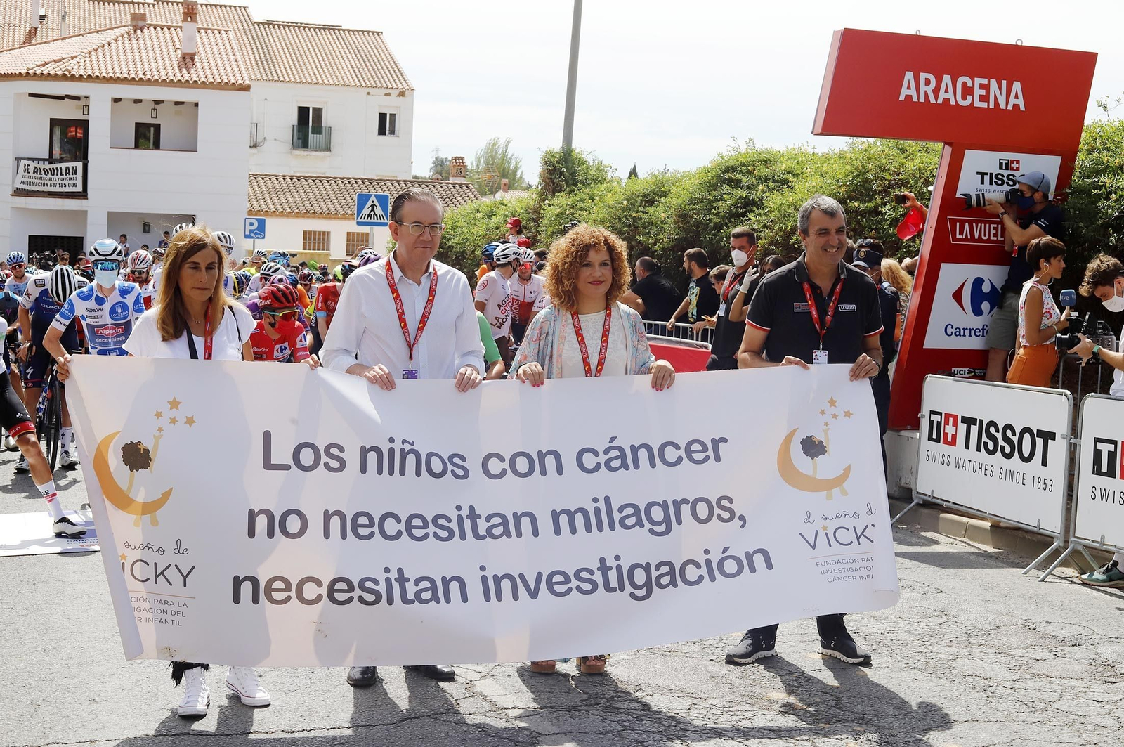Imágenes de la Vuelta Ciclista a España en su salida desde Aracena en la 17ª etapa