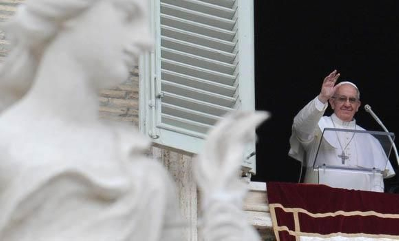 El Papa en su primer ángelus: "Si Dios no perdonara, el mundo no existiría"