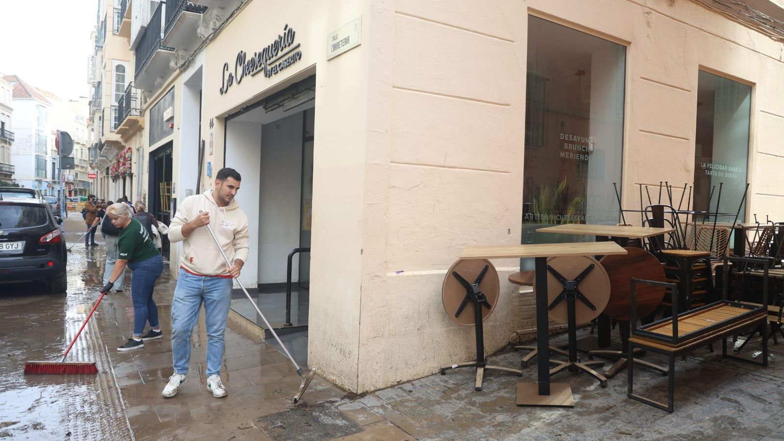Tareas de limpieza en el Centro de Málaga Tareas de limpieza en el Centro de Málaga