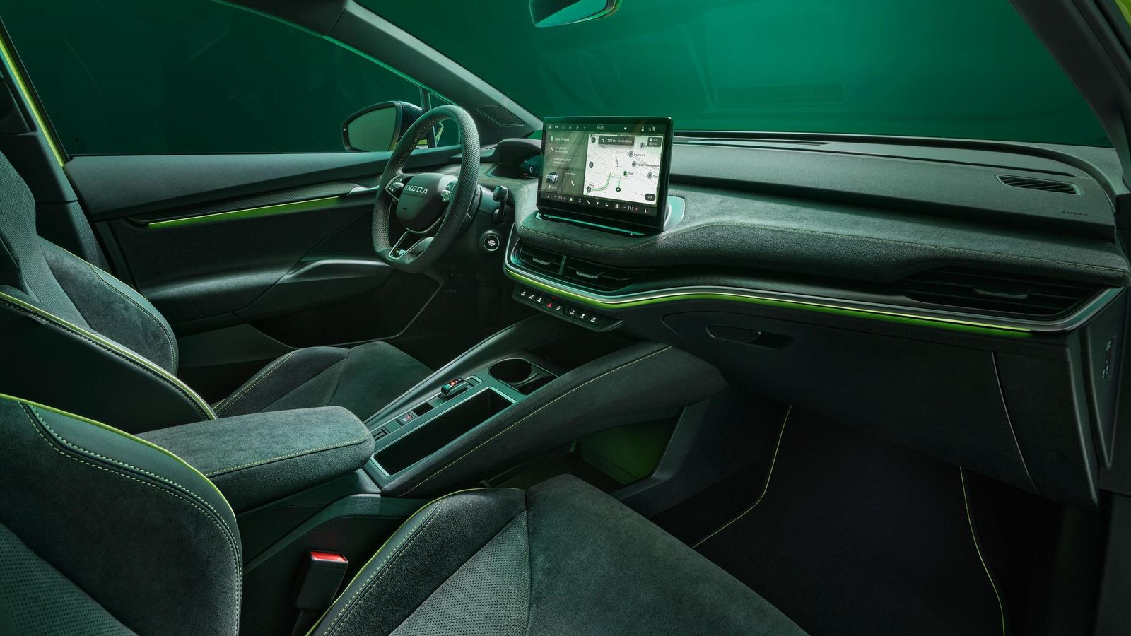 La microfibra se adueña del interior del RS y está presente no sólo en los asientos, sino también en apoyacodos, salpicadero, etc.