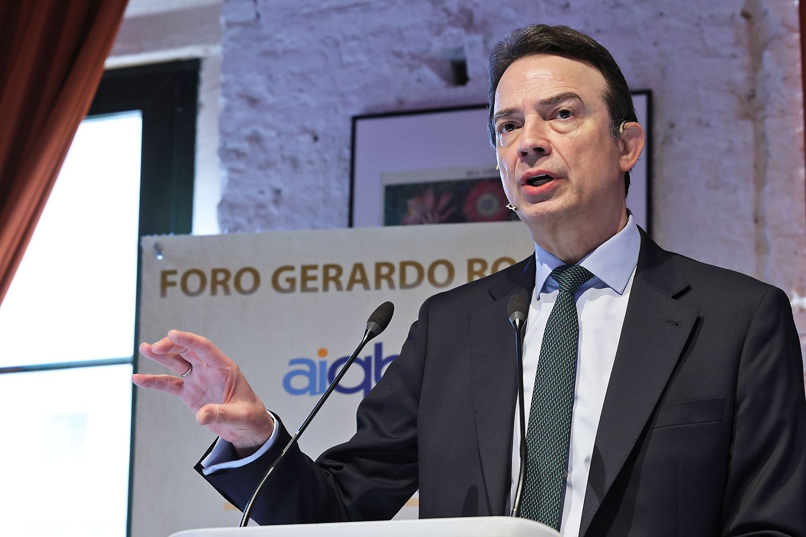 Fotografías del Foro Gerardo Rojas con la intervención de Arturo Gonzalo Aizpiri Consejero Delegado de Enagás