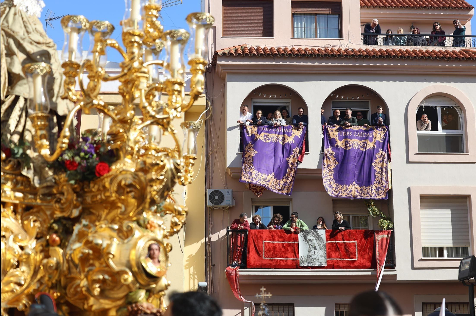 Las mejores imágenes del Lunes Santo en Huelva: Hermandad de las Tres Caídas