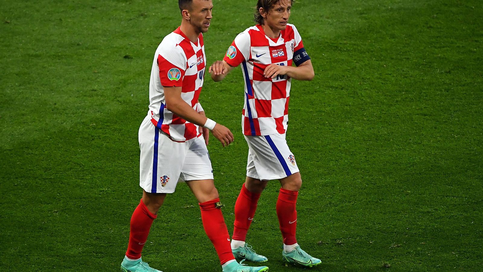 Luka Modrid junto a Ivan Perisic, las dos estrellas de Croacia.