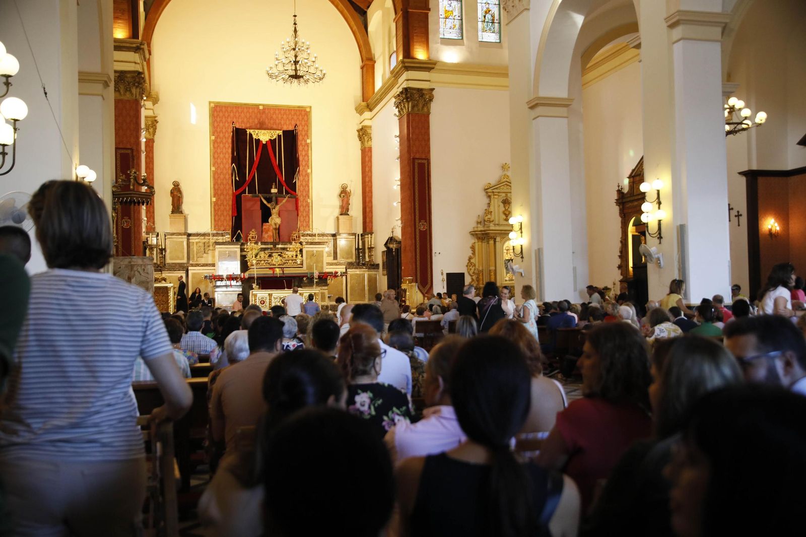 Las imágenes de la misa vespertina y procesión del Cristo de la Luz de Dalías
