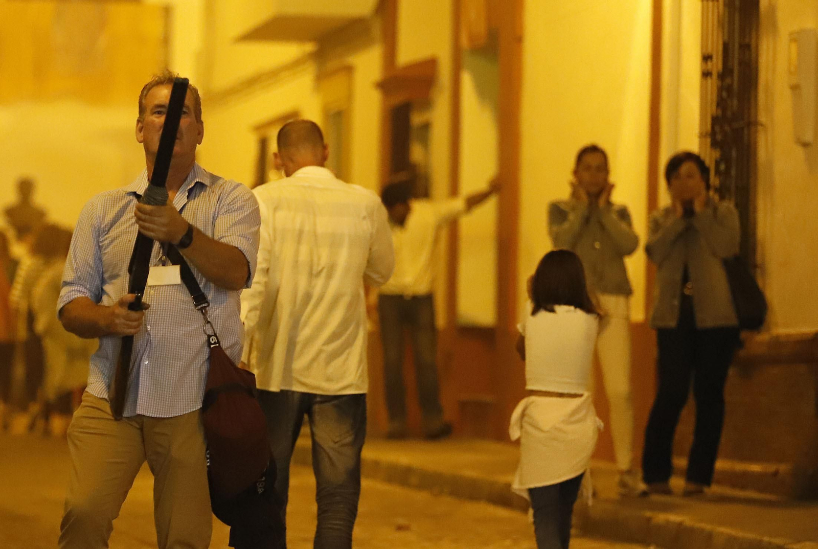 La Virgen del Rocío recorre las calles de Almonte hacia el Chaparral para el inicio del Camino de los Llanos