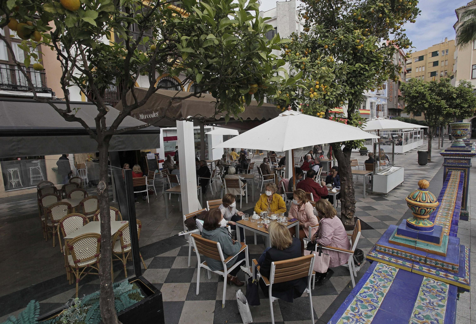 Una terraza en la Plaza Alta de Algeciras.