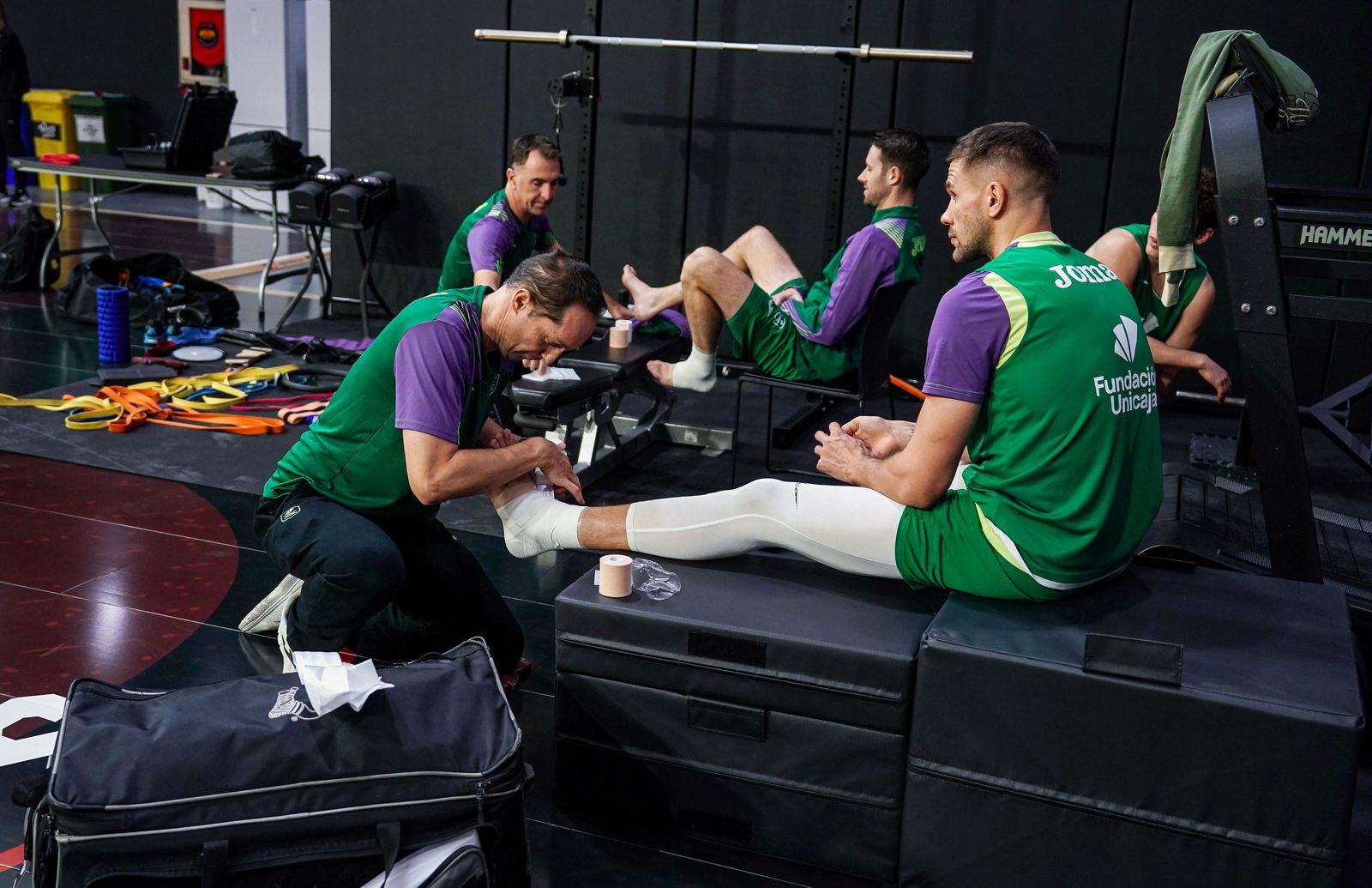 El Unicaja prueba la pista auxiliar del Roig Arena