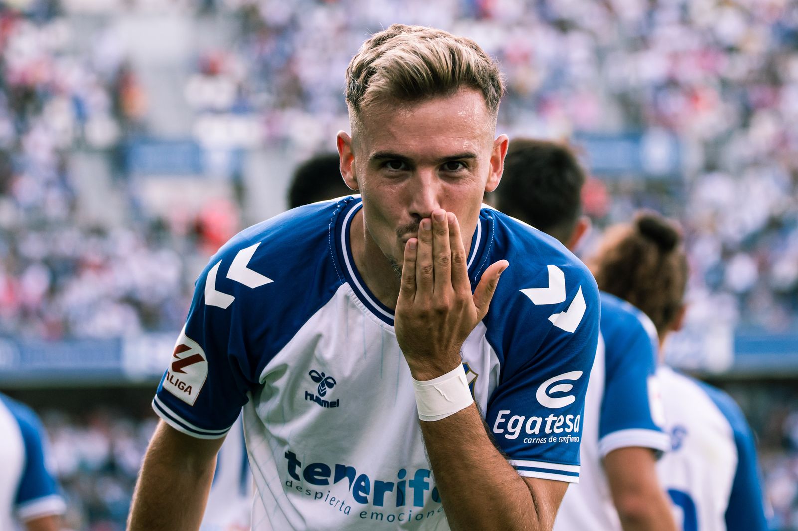 Sergio González celebra un gol con el Tenerife.
