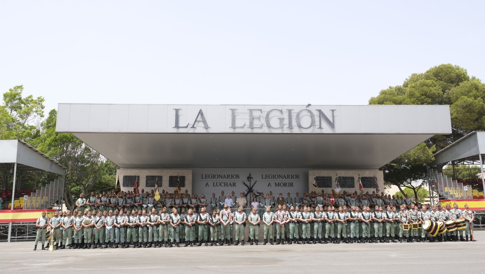 Visita de la Ministra de Defensa Margarita Robles a La Legión Española, en Viator