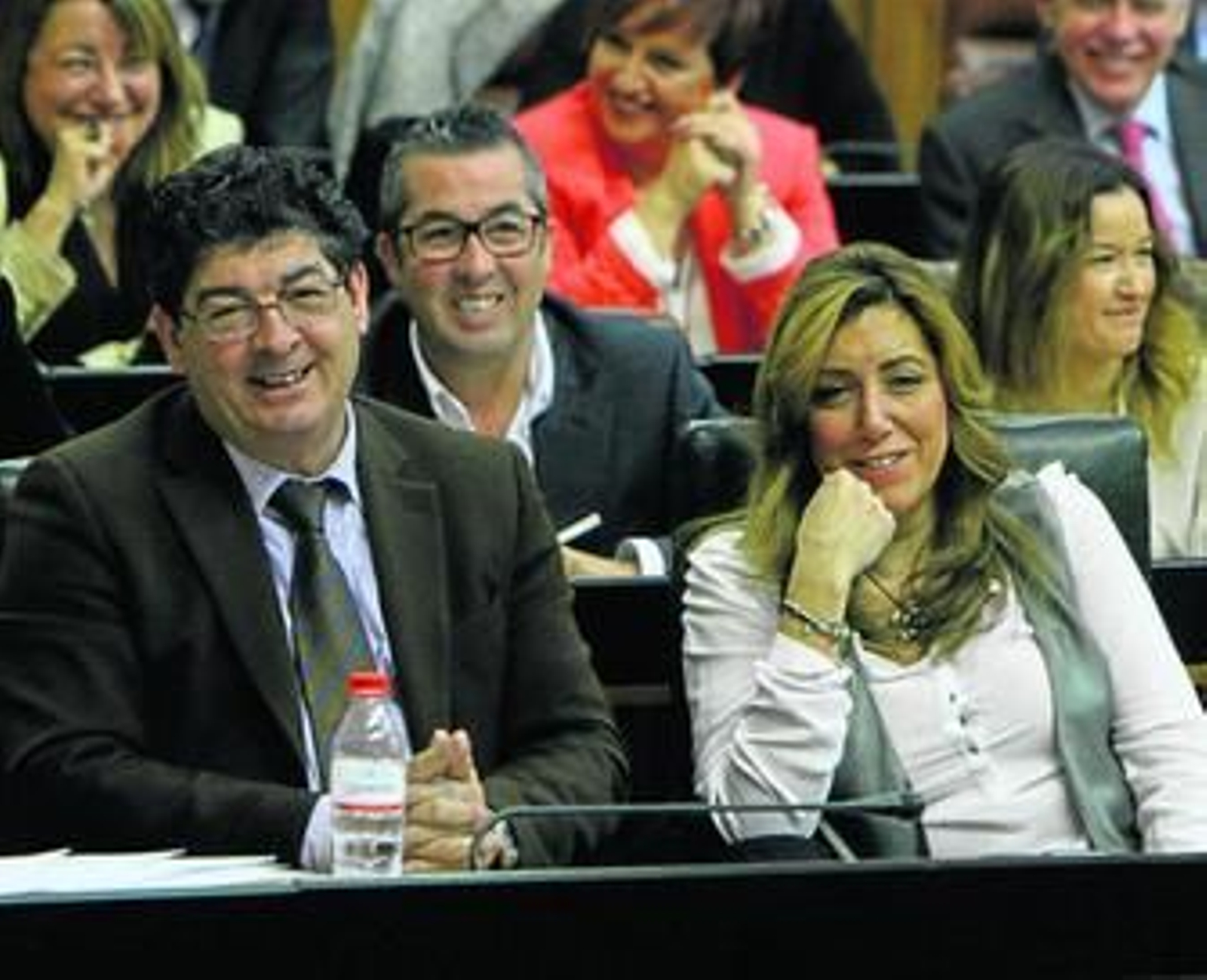 Diego Valderas y Susana Díaz, ayer en el Parlamento.