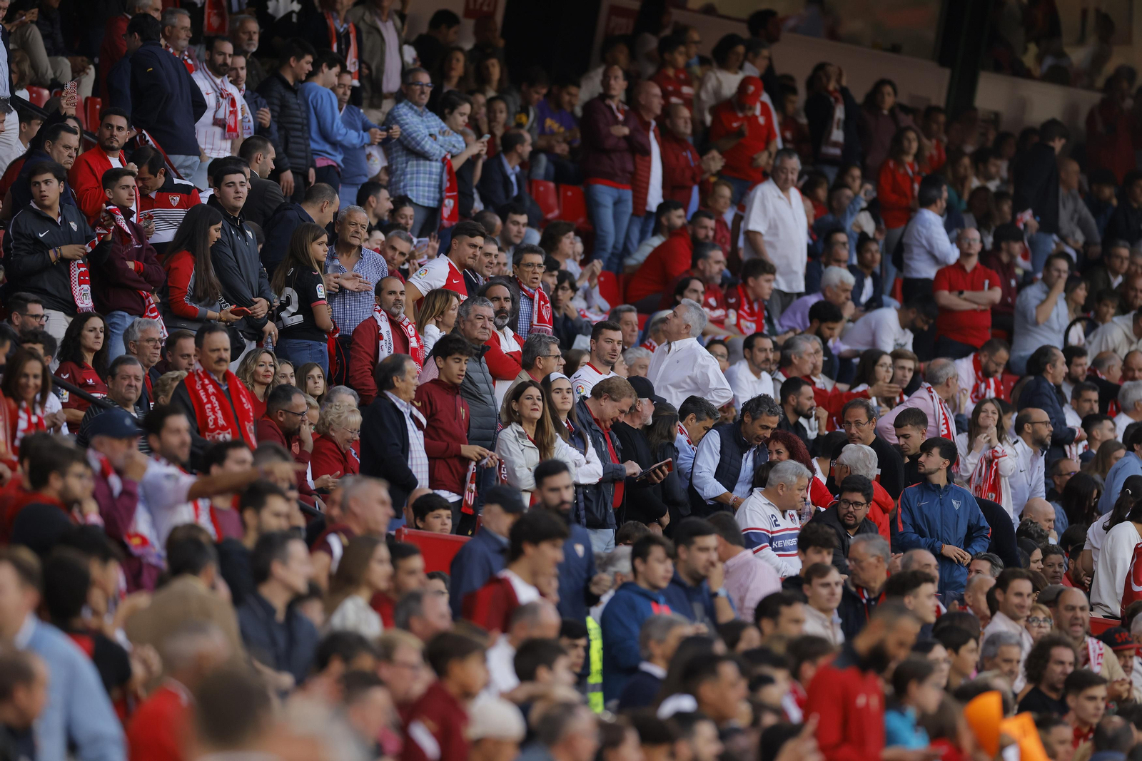Búscate en las fotos del Sevilla-Betis