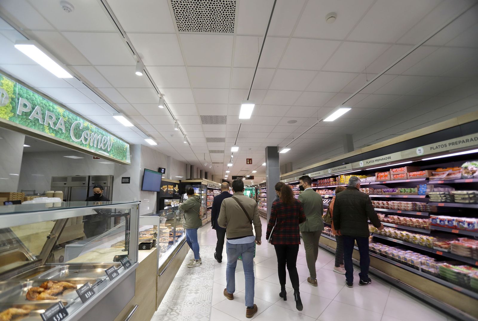 Imágenes de las mejoras del Mercadona de La Palma del Condado para el ahorro energético