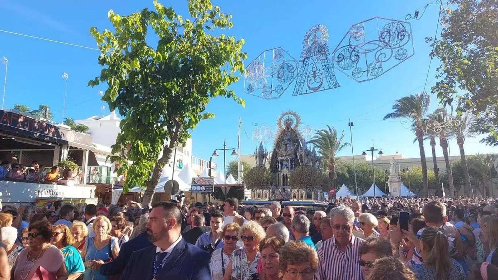 Una instantánea de la procesión de la Virgen de la Regla, Patrona de Chipiona