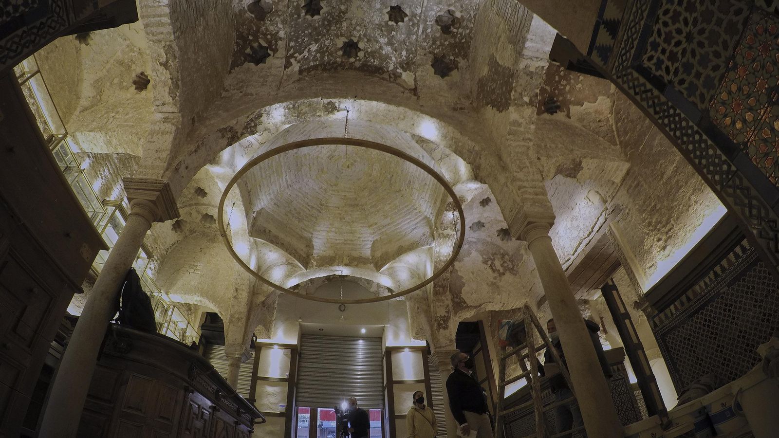 La sala templada de los baños árabes descubiertos en Mateos Gago con su gran cúpula.