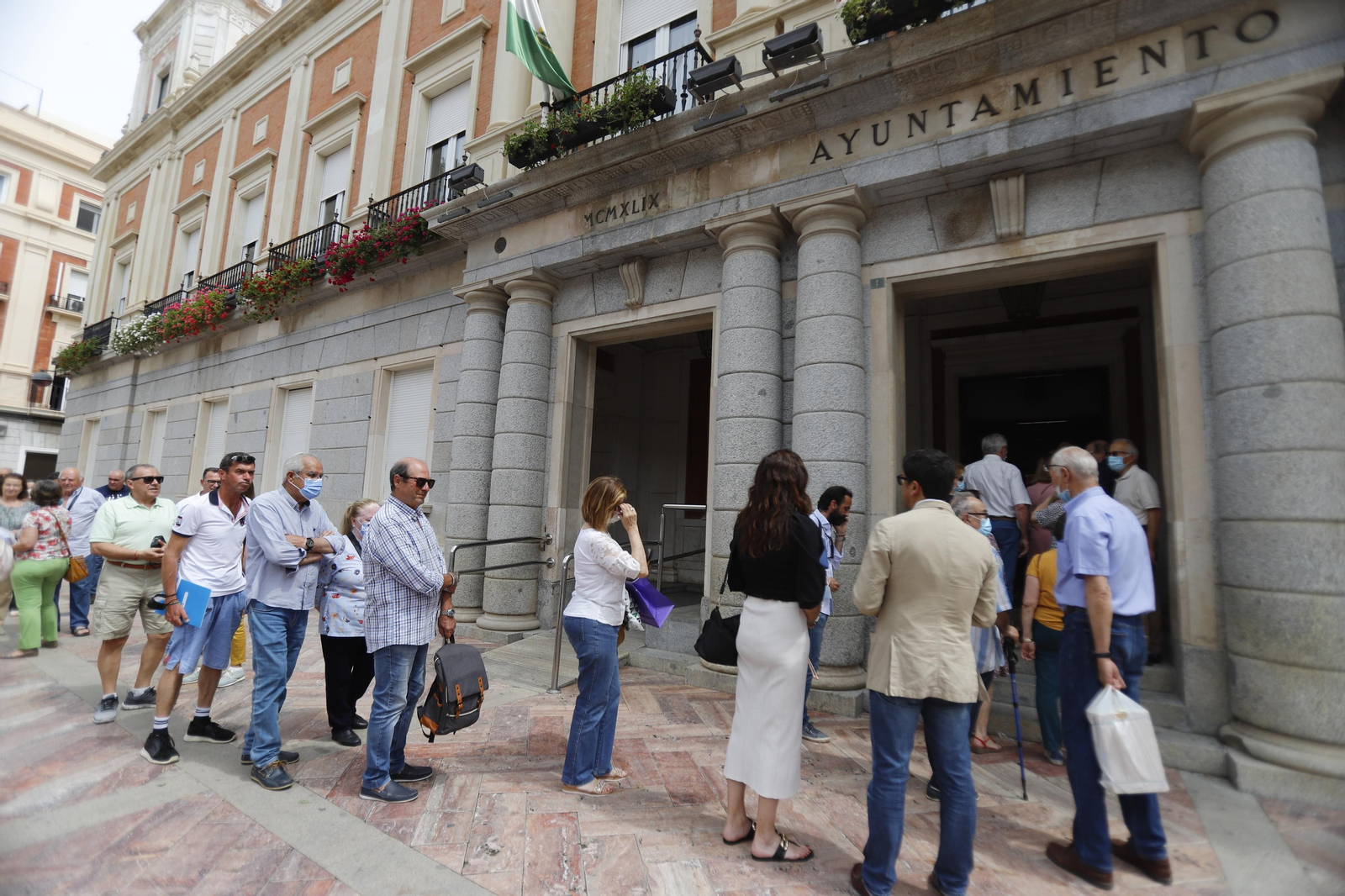 Imágenes de la capilla ardiente de Miguel Báez Espuny 'Litri' en la mañana del viernes