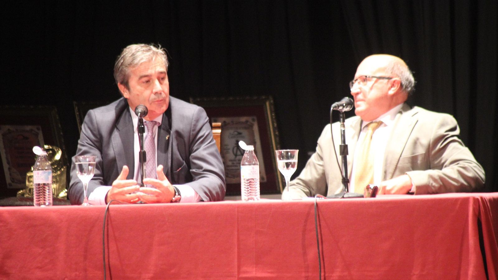 El ganadero Araúz de Robles junto a Estebán Fernández