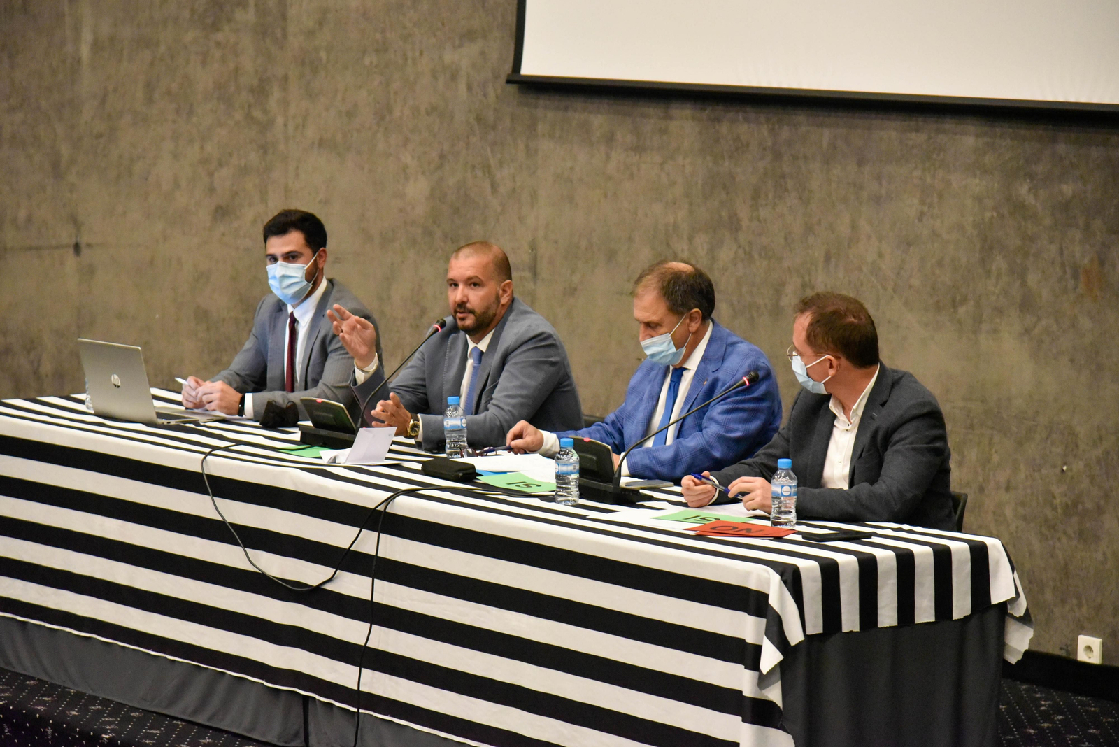 Las fotos de la asamblea en la que la Balona aprueba su conversión en SAD