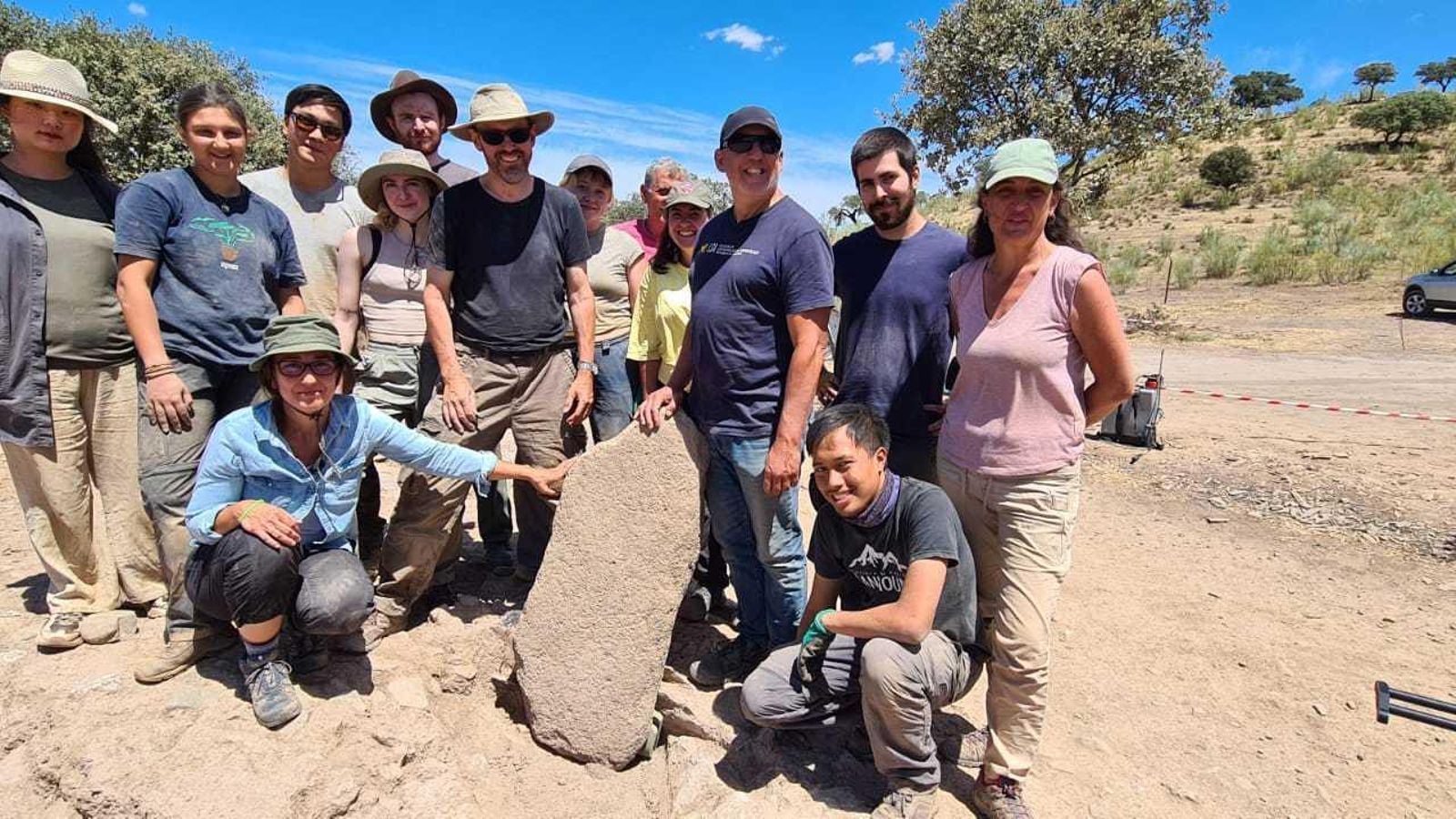 Grupo de científicos con el hallazgo.