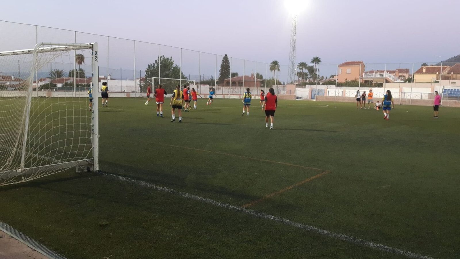 Un entrenamiento de fútbol base en Alhaurín de la Torre.