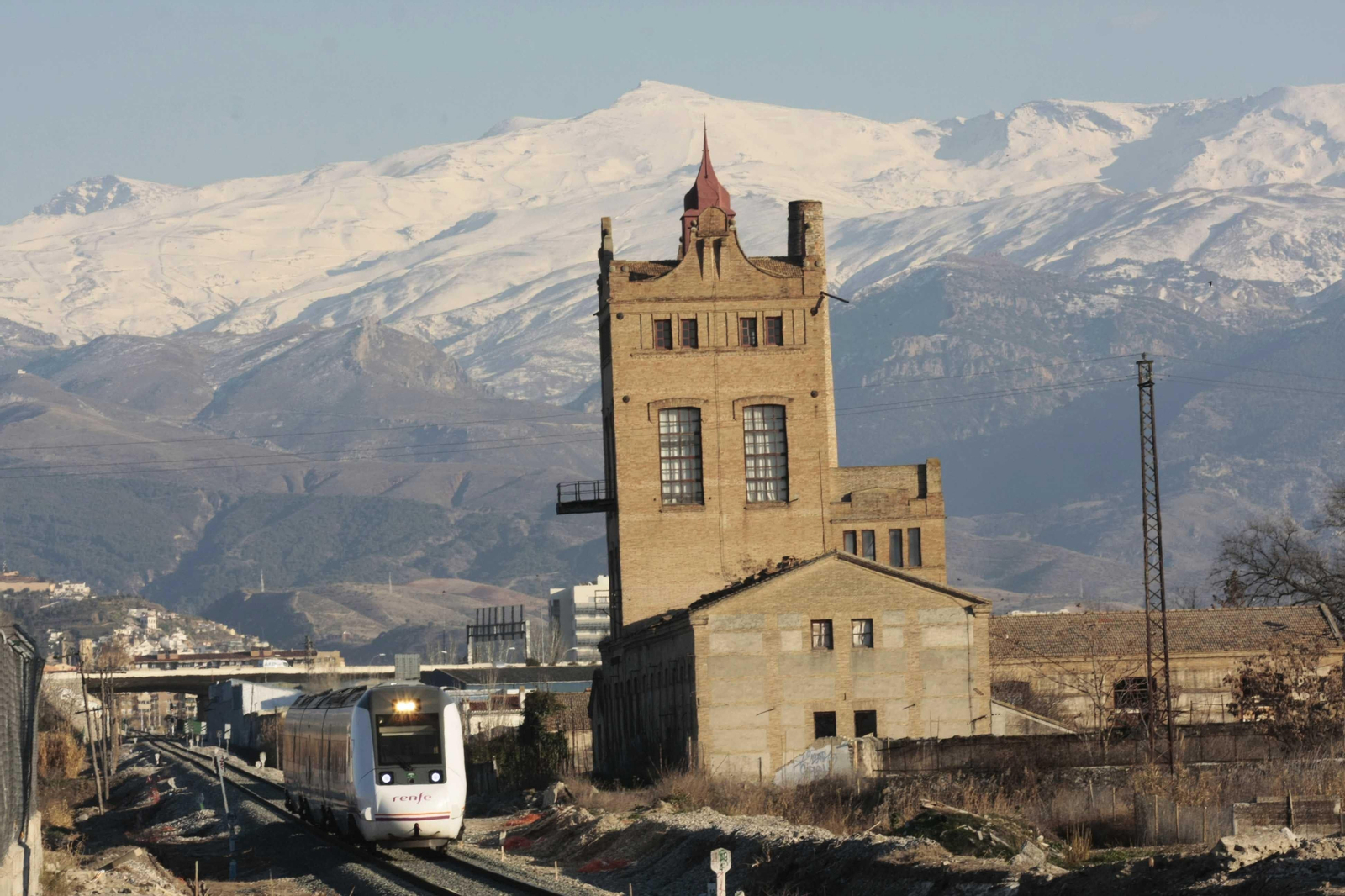 Fomento no descarta ninguna opción para el AVE a Granada.