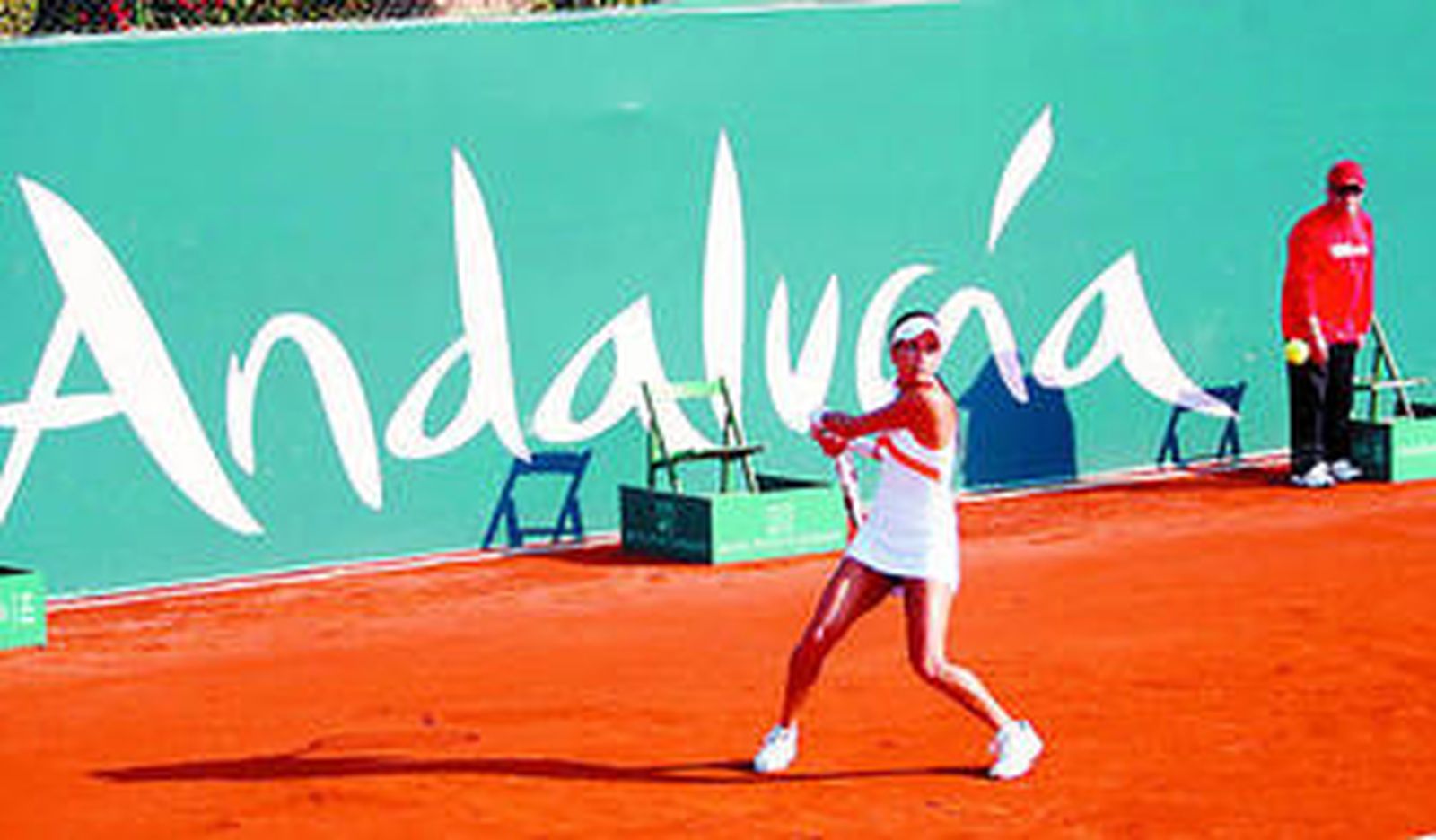 Una de las tenistas de la ronda previa, ayer.