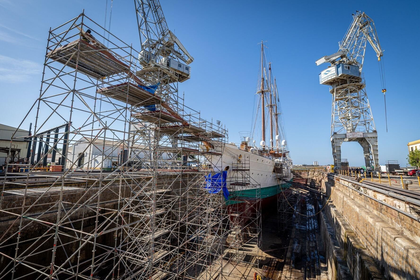 Armada: Las imágenes del 'Juan Sebastián de Elcano' de obras en Navantia San Fernando