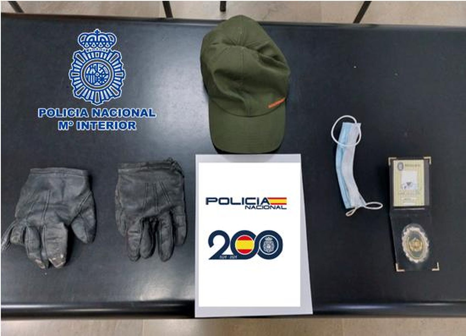 Objetos intervenidos al ladrón.